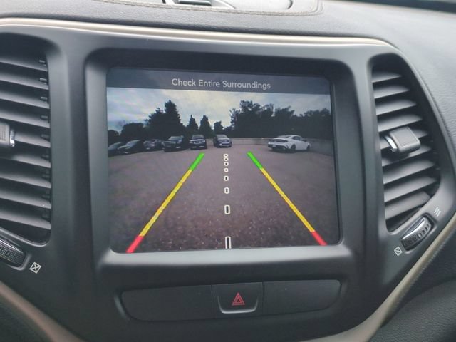 Used 2017 Jeep Cherokee High Altitude AWD/4WD image 10