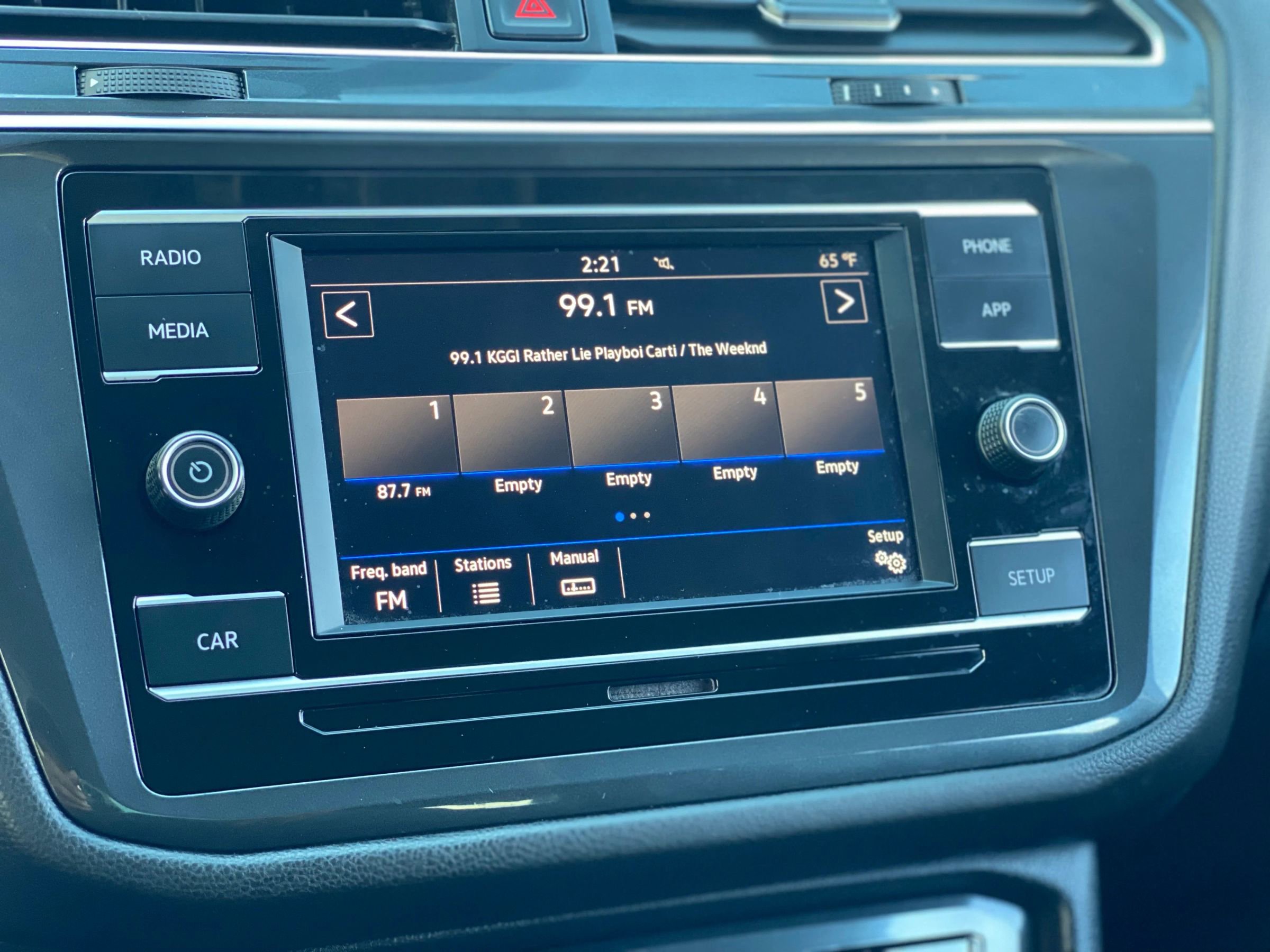 Used 2019 Volkswagen Tiguan S image 36