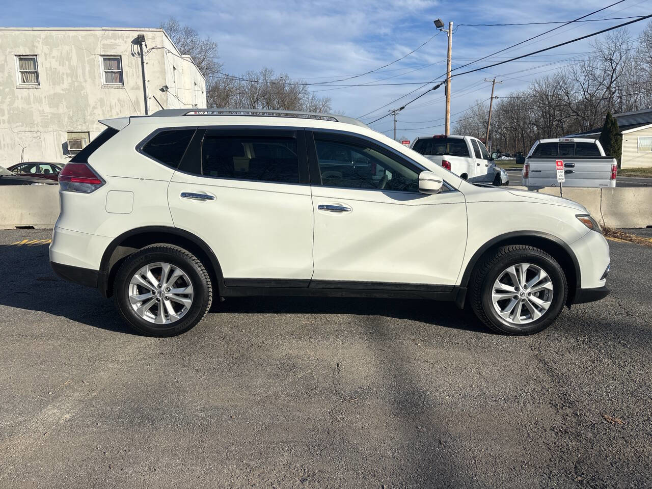 Used 2015 Nissan Rogue SV w/ SV Moonroof Package image 10
