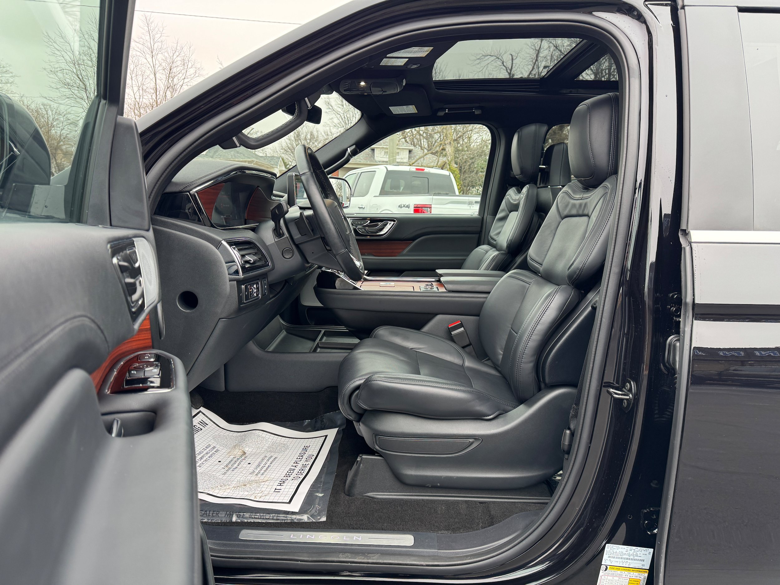 Used 2024 Lincoln Navigator Reserve AWD/4WD image 10