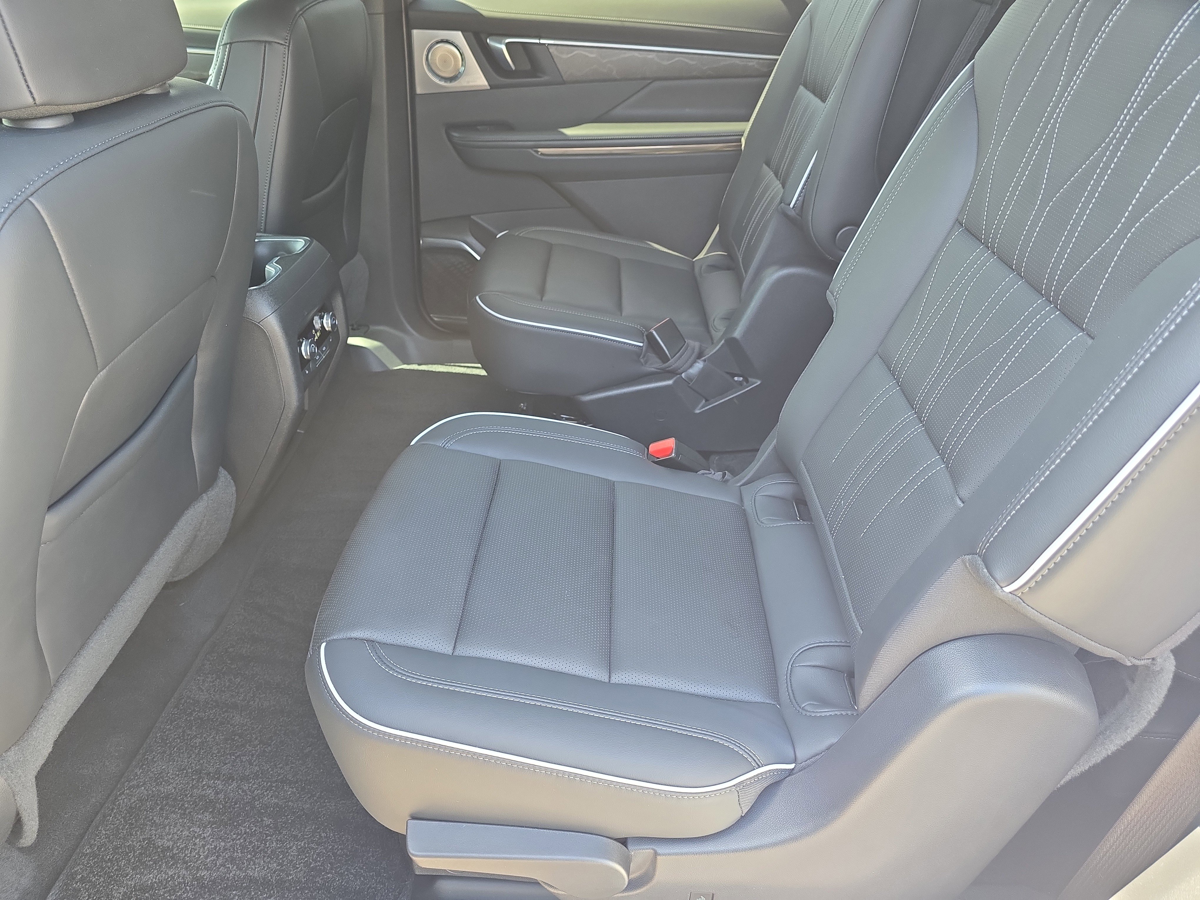 Used 2025 Buick Enclave Avenir w/ Super Cruise Package FWD image 17