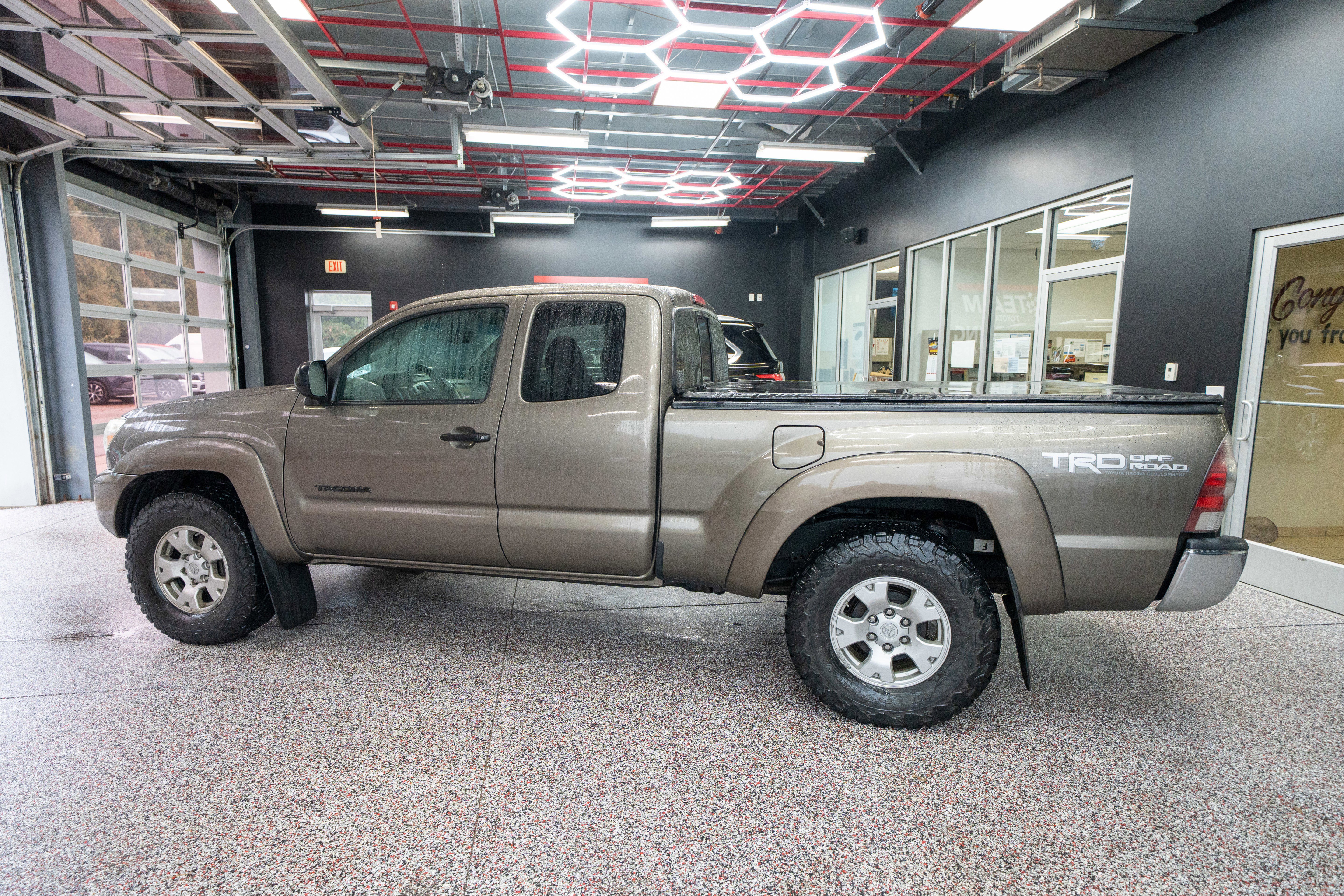 Used 2013 Toyota Tacoma 4x4 Access Cab V6 image 2