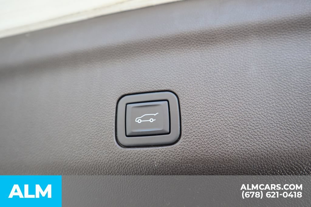 Used 2024 Chevrolet Suburban LT RWD image 23