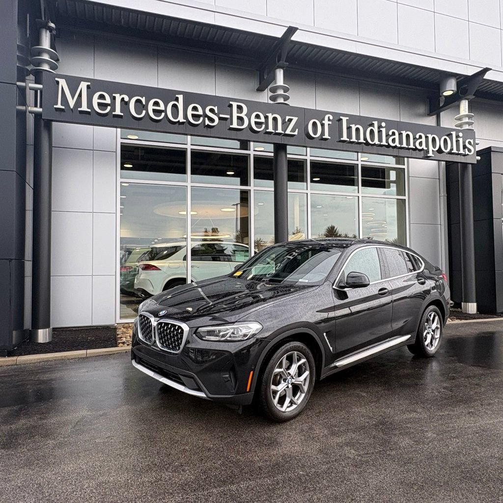 Used 2025 BMW X4 xDrive30i w/ Premium Package AWD/4WD image 1