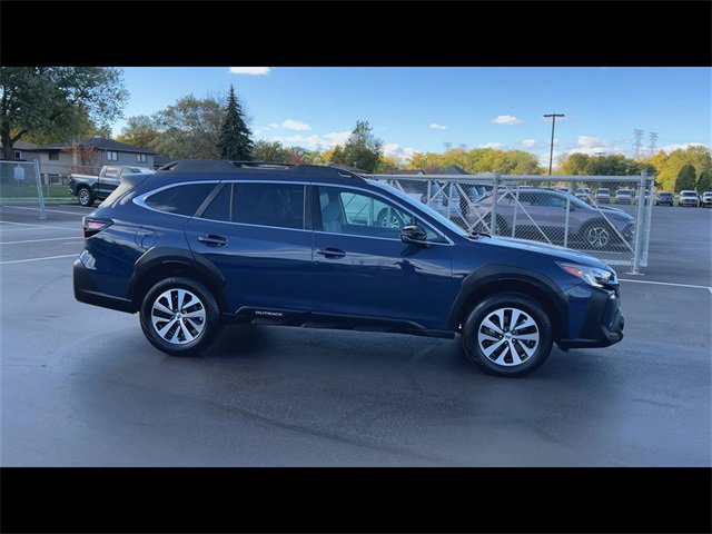 Used 2023 Subaru Outback Premium image 9