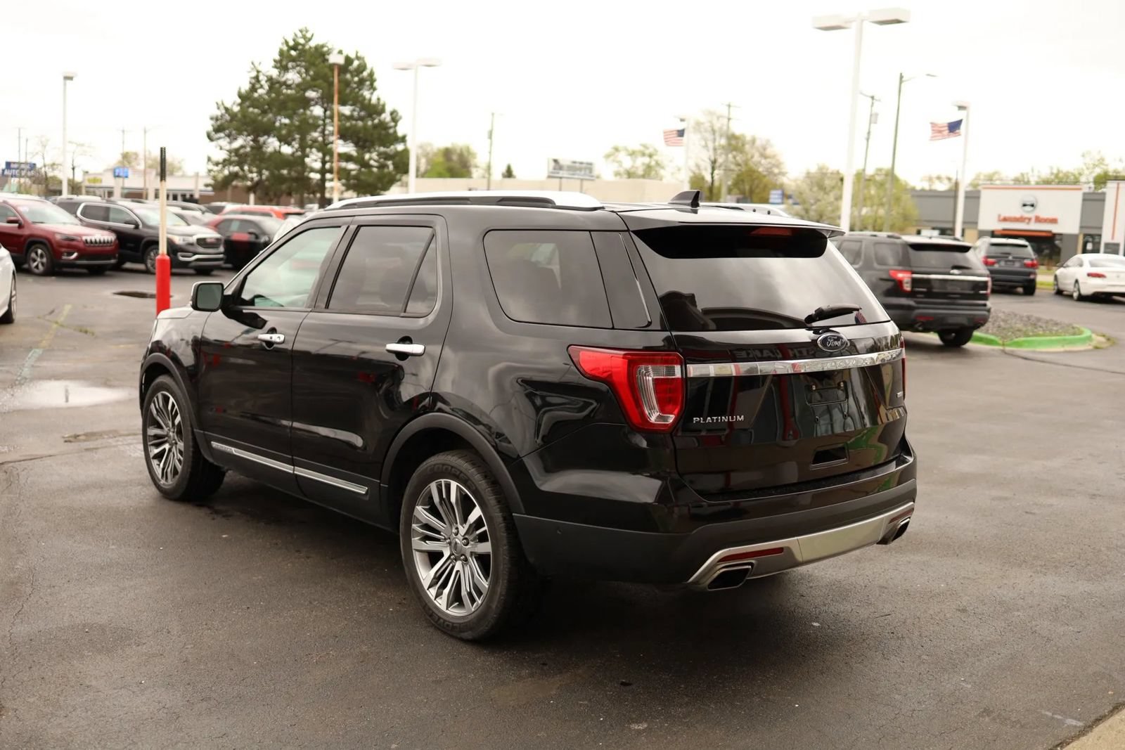 Used 2016 Ford Explorer Platinum AWD/4WD image 7