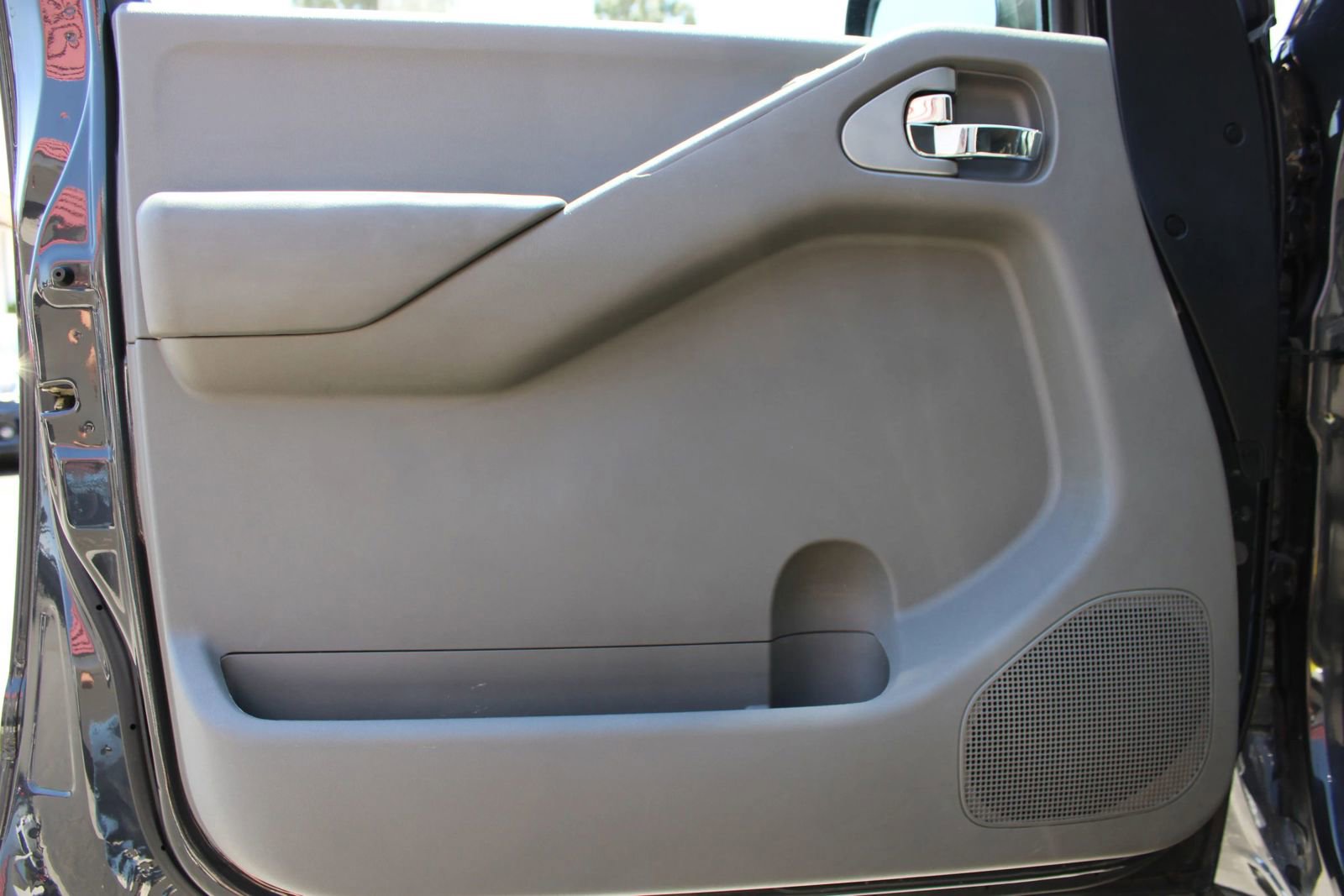 Used 2014 Nissan Frontier SV w/ SV Value Truck Package image 7