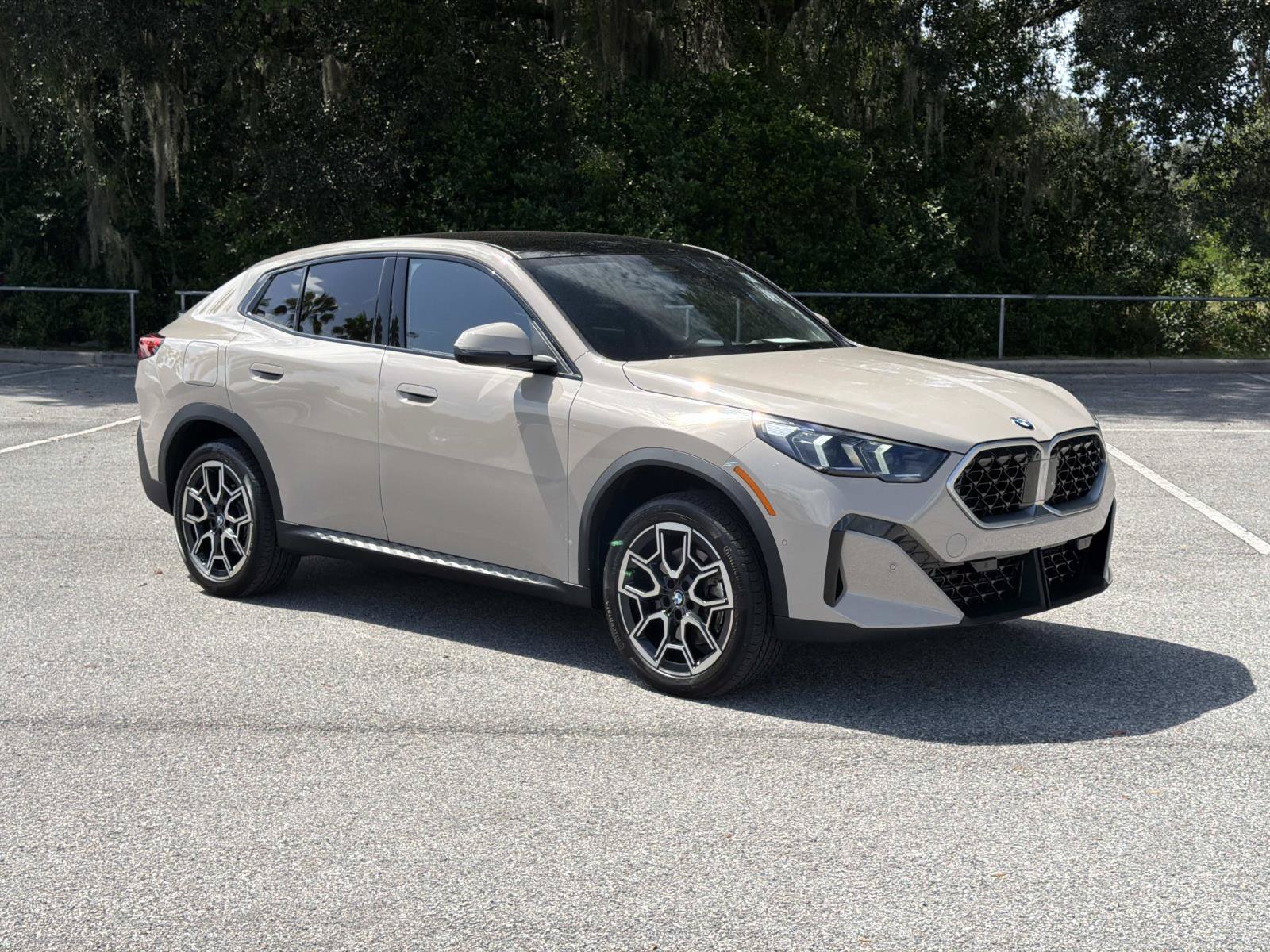 Used 2026 BMW X2 xDrive28i AWD/4WD image 2