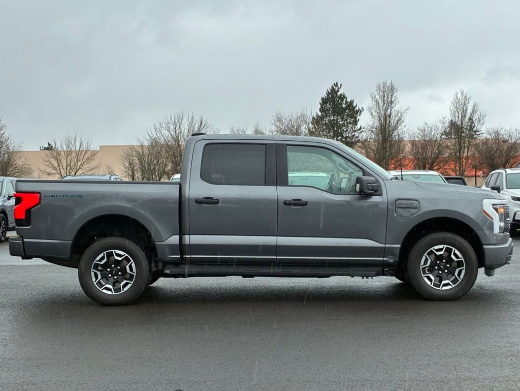 Used 2022 Ford F150 Lightning XLT image 8