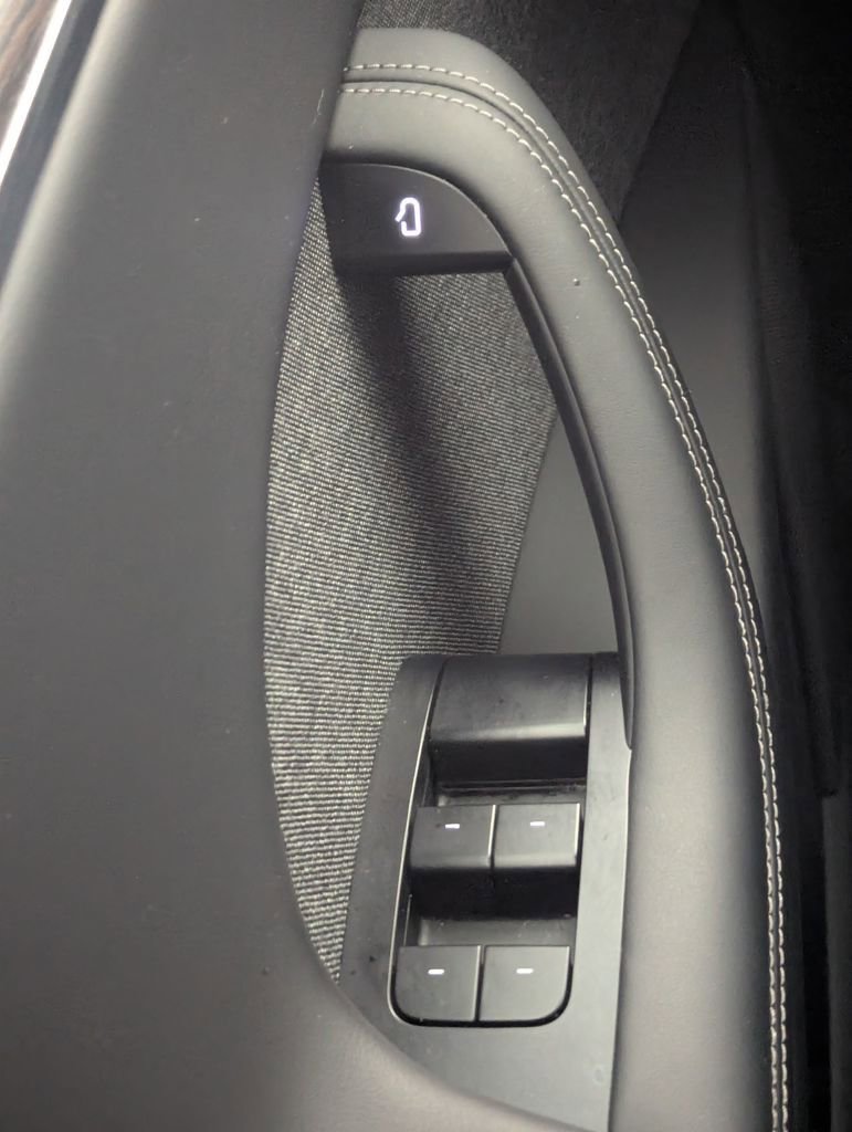 Used 2024 Tesla Model X image 45