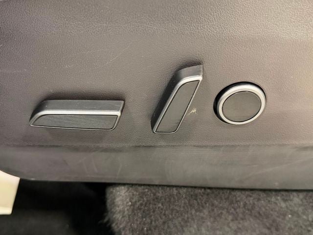 Used 2022 Tesla Model Y Performance AWD/4WD image 19