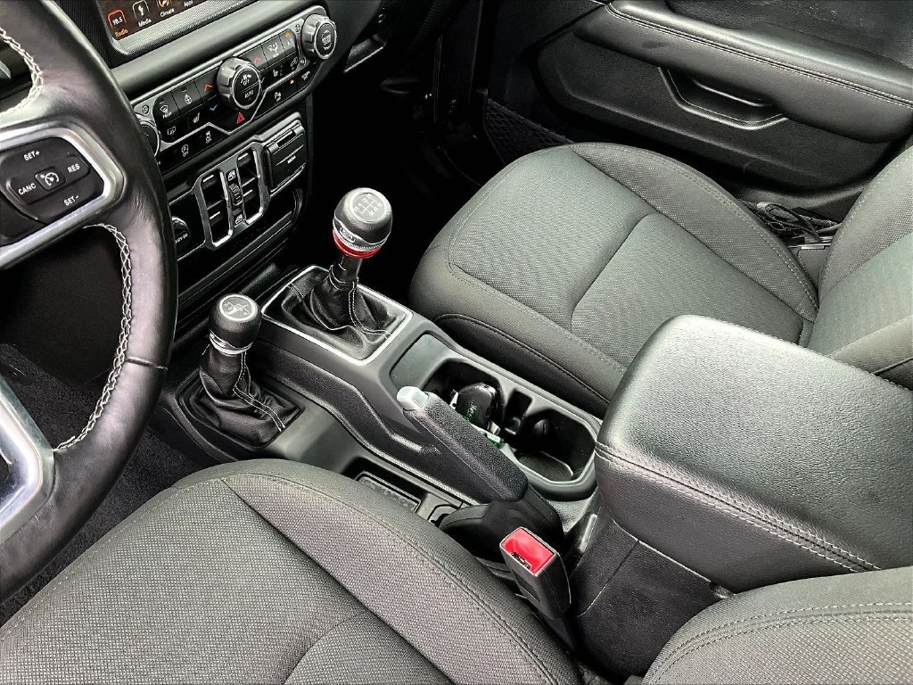 Used 2019 Jeep Wrangler Unlimited Sahara AWD/4WD image 22