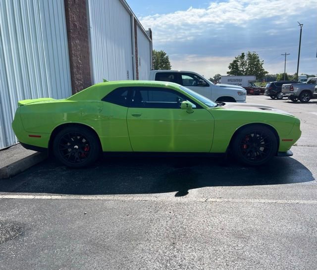 Used 2015 Dodge Challenger SRT w/ Technology Group RWD image 4