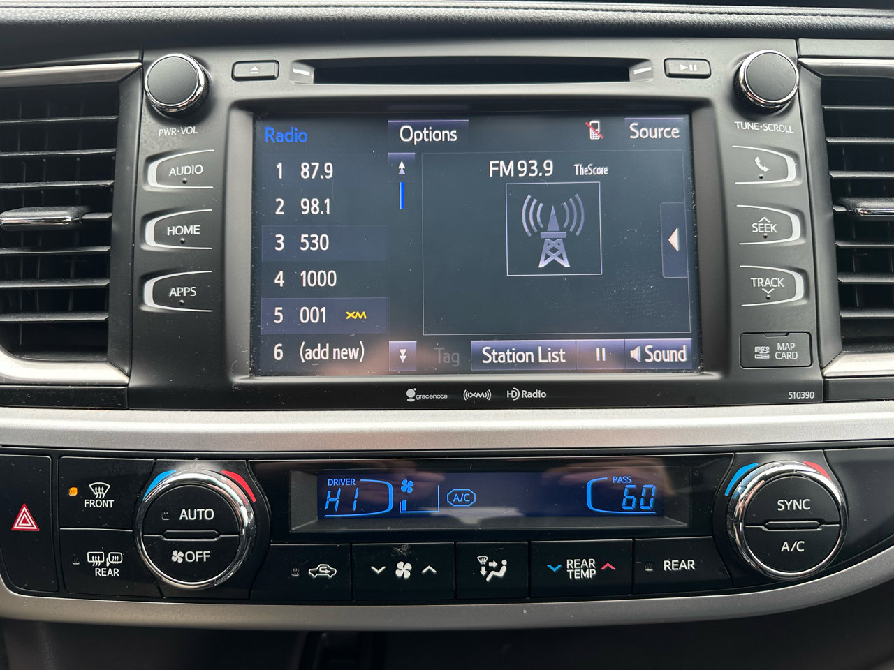 Used 2019 Toyota Highlander XLE image 26