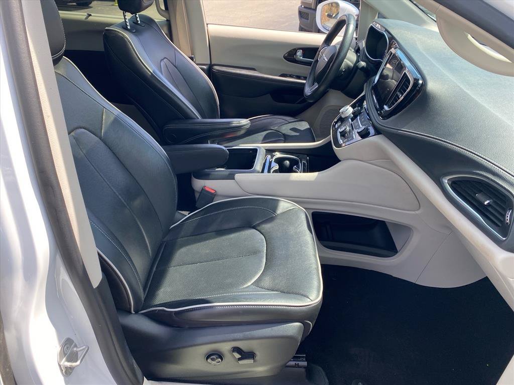 Used 2022 Chrysler Pacifica Limited AWD/4WD image 27