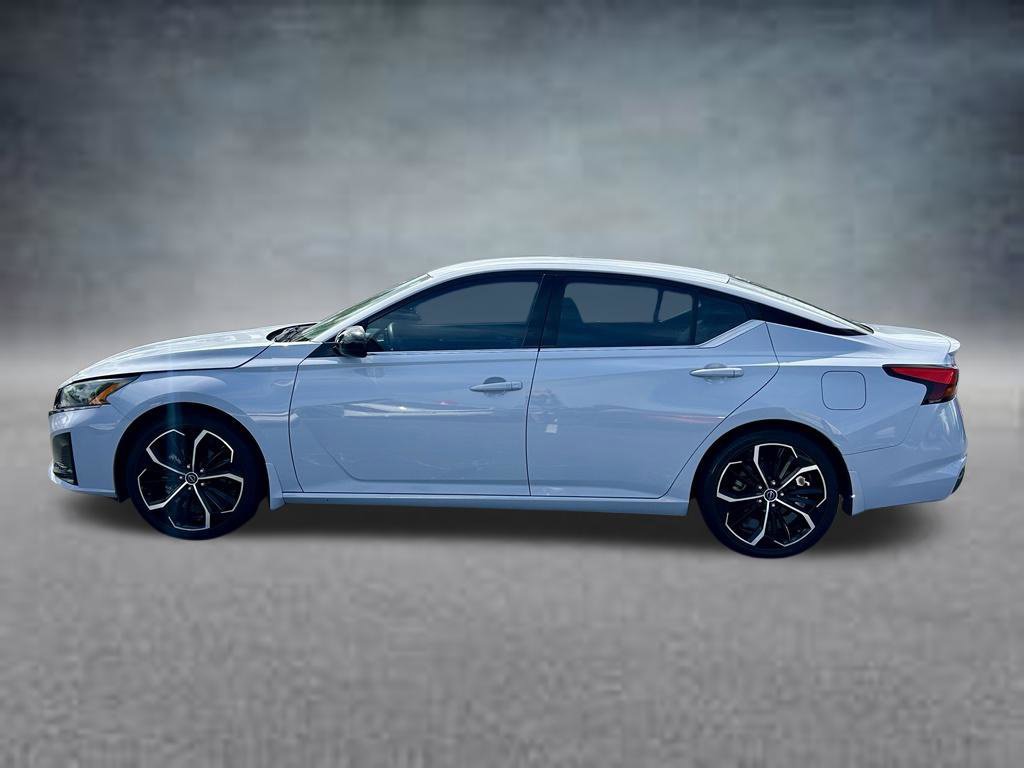 Used 2023 Nissan Altima 2.5 SR FWD image 9