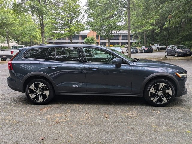 Certified 2024 Volvo V60 B5 Cross Country Plus image 8
