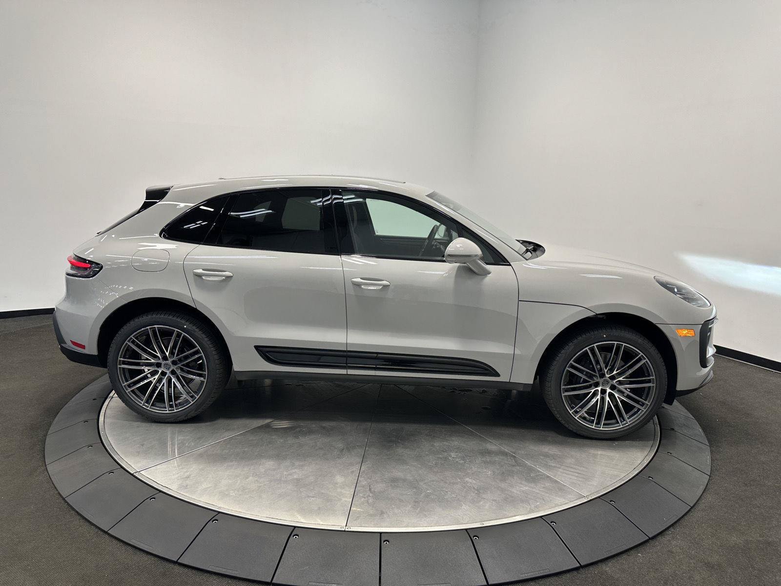 New 2026 Porsche Macan AWD/4WD image 8