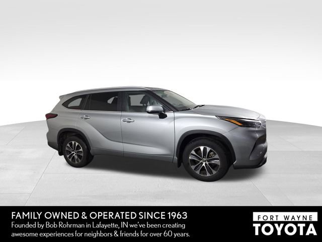 Used 2025 Toyota Highlander XLE AWD/4WD image 5