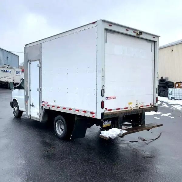 Used 2016 Chevrolet Express 3500 RWD image 8