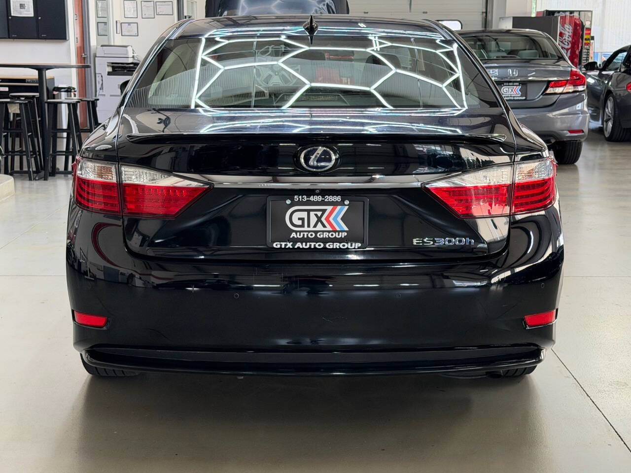 Used 2015 Lexus ES 300h w/ Navigation System Package FWD image 3