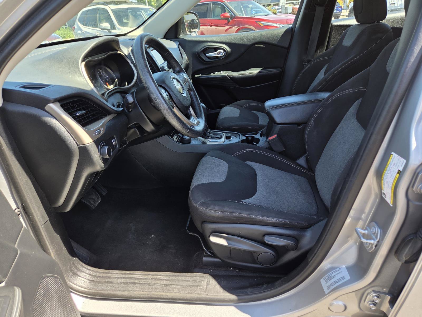Used 2016 Jeep Cherokee Sport AWD/4WD image 10