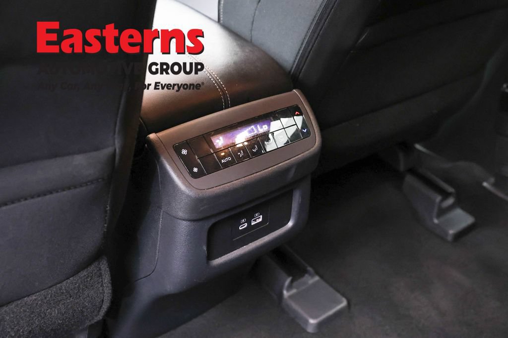 Used 2025 Nissan Pathfinder SV FWD image 23