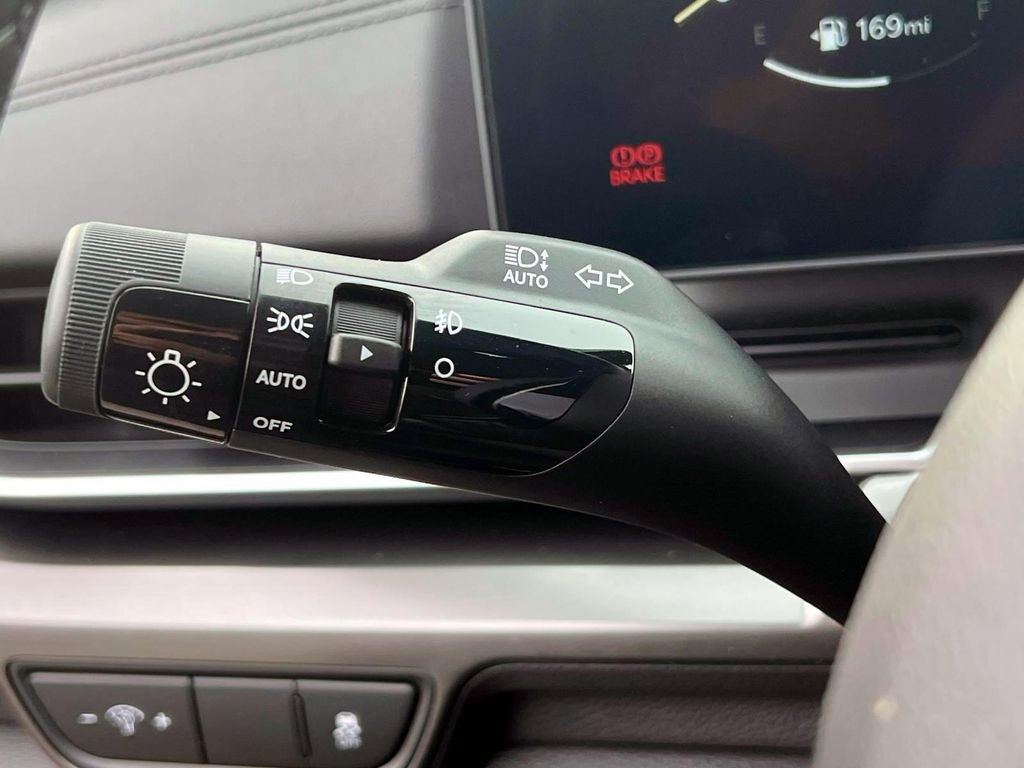 Used 2025 Kia Carnival SX Prestige image 24