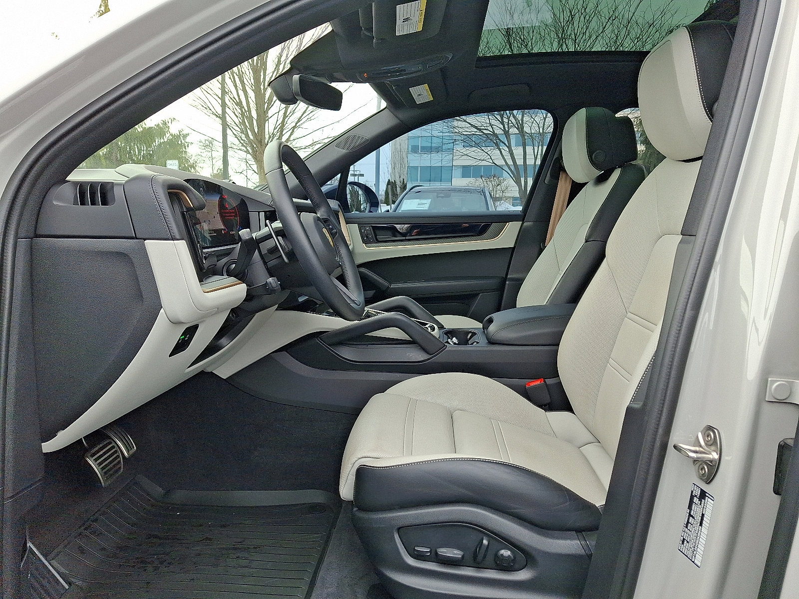 Used 2024 Porsche Cayenne S image 13