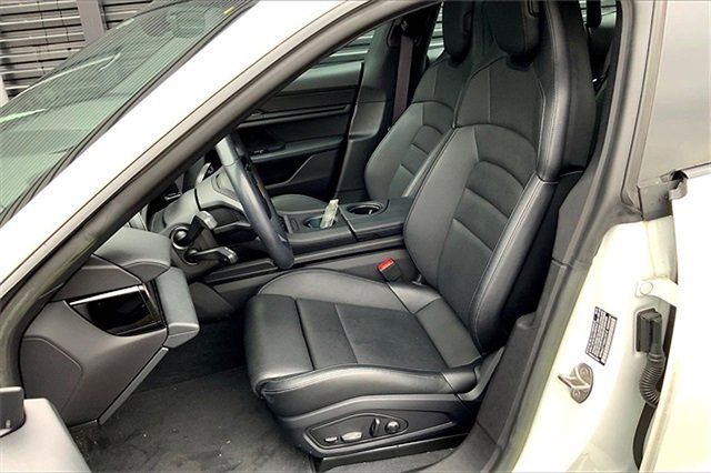 Used 2022 Porsche Taycan image 5