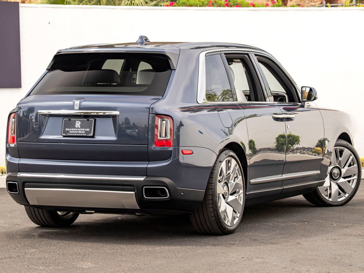 Certified 2024 Rolls-Royce Cullinan w/ Cullinan Package image 2