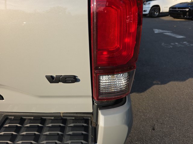 Used 2020 Toyota Tacoma SR5 w/ Technology Package AWD/4WD image 9