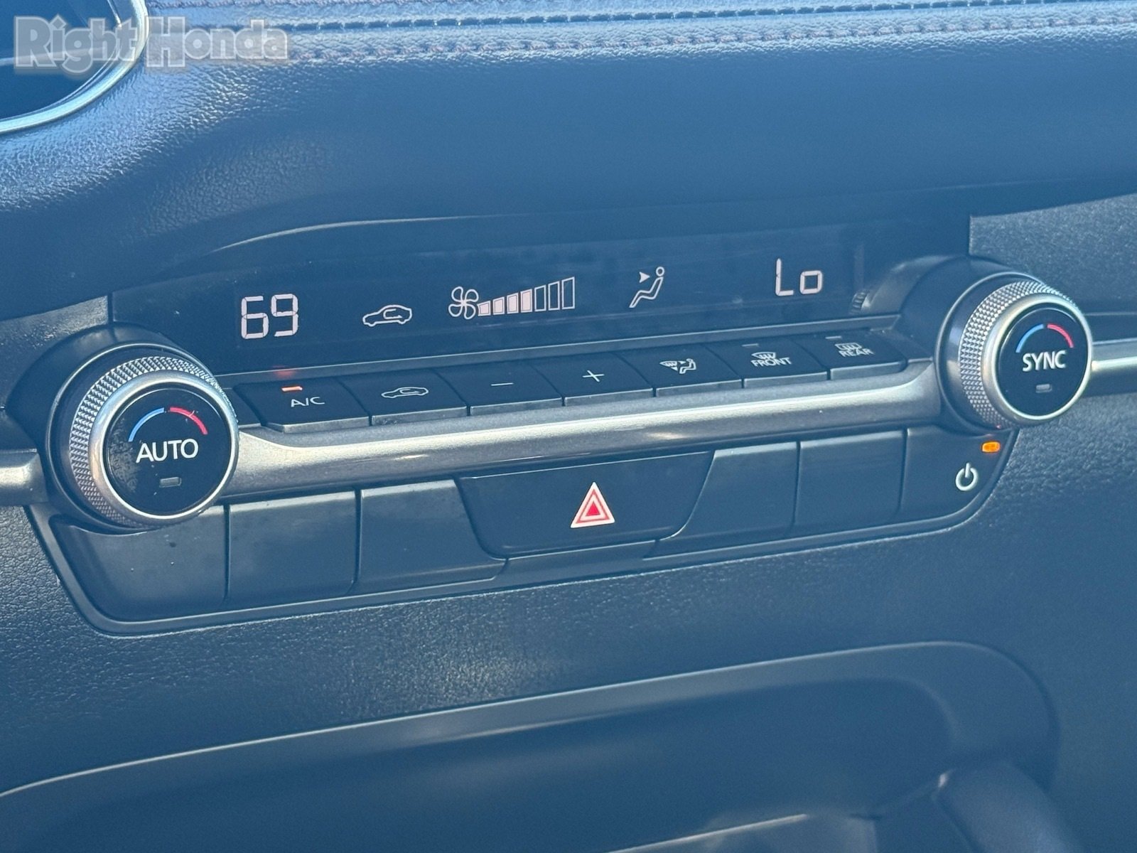 Used 2024 MAZDA MAZDA3 s image 22