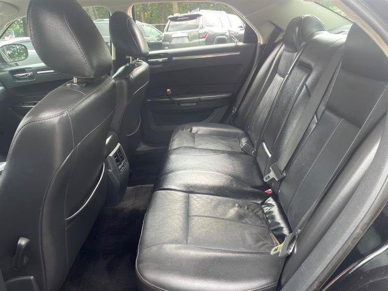 Used 2010 Chrysler 300 Touring RWD image 11