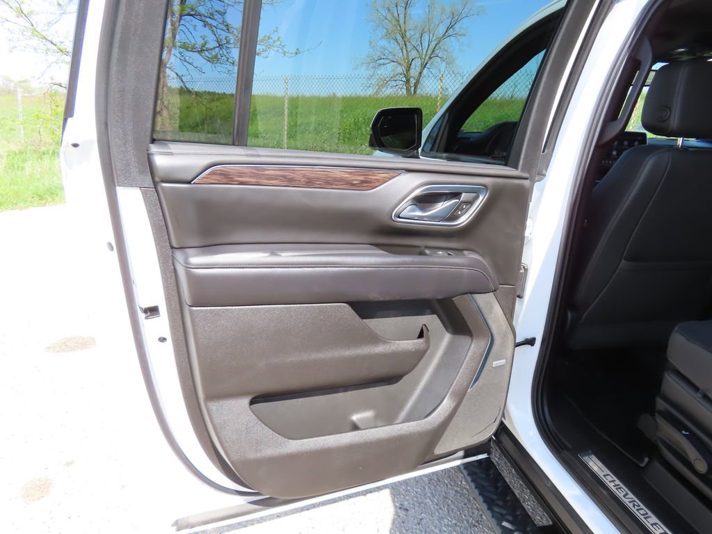 Used 2021 Chevrolet Suburban Z71 w/ Z71 Off-Road Package AWD/4WD image 30