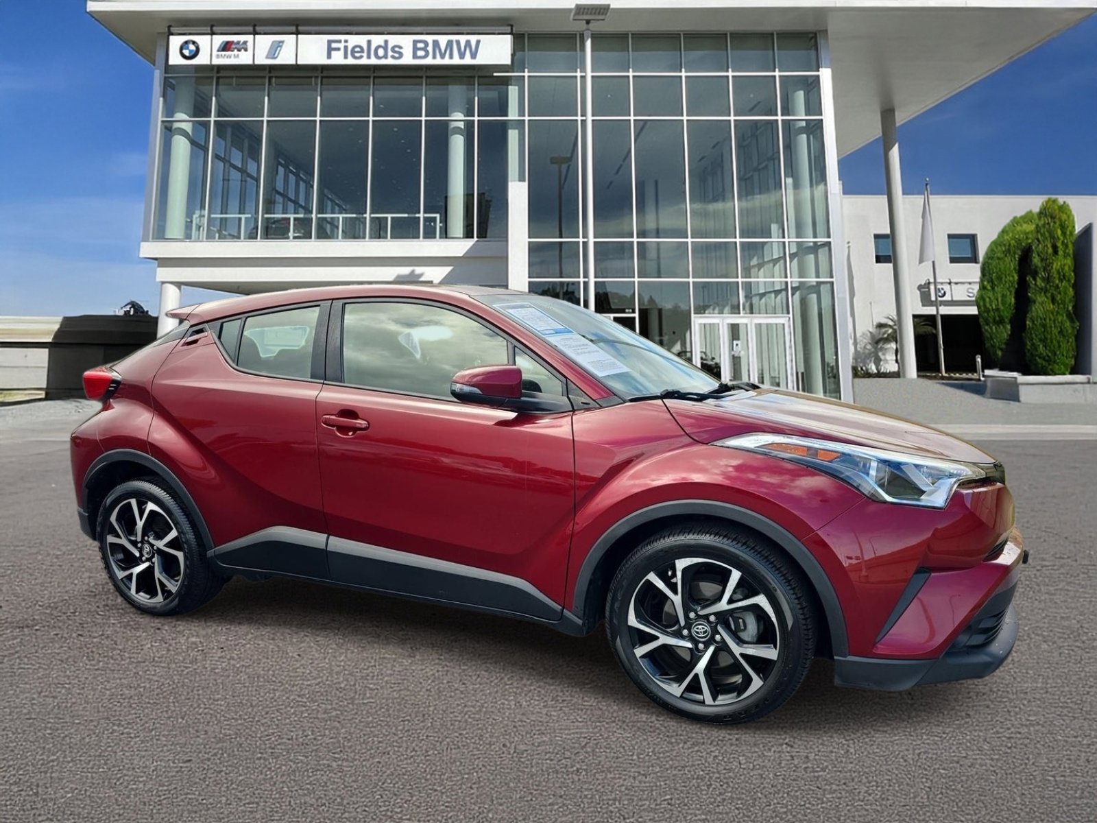 Used 2019 Toyota C-HR XLE image 1