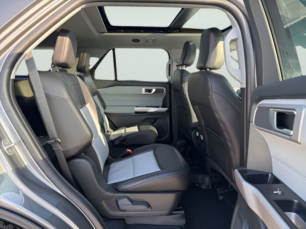 Used 2023 Ford Explorer XLT w/ Equipment Group 202A image 13