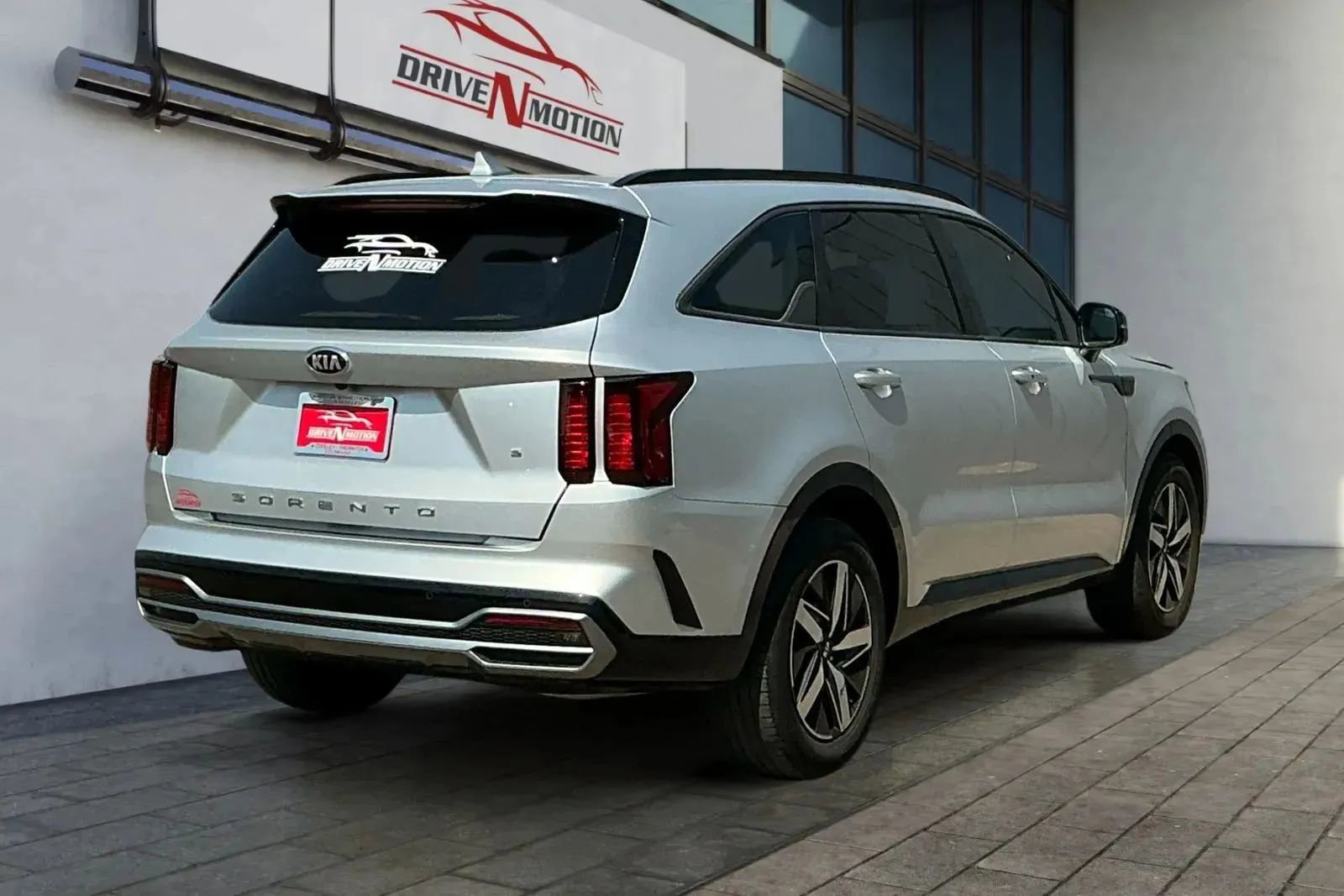 Used 2021 Kia Sorento S w/ Panoramic Sunroof Package image 4