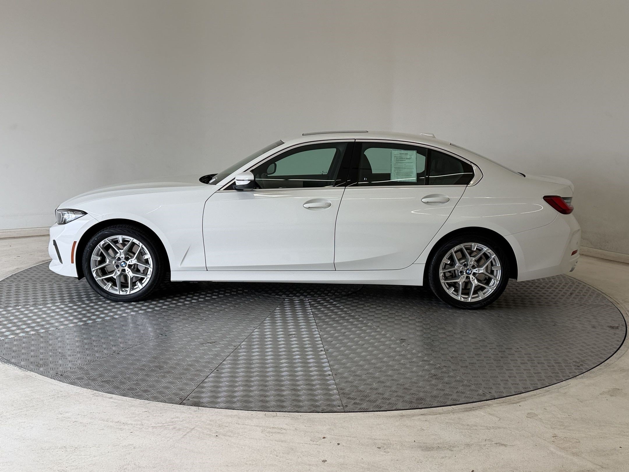Used 2026 BMW 330i xDrive Sedan AWD/4WD image 2