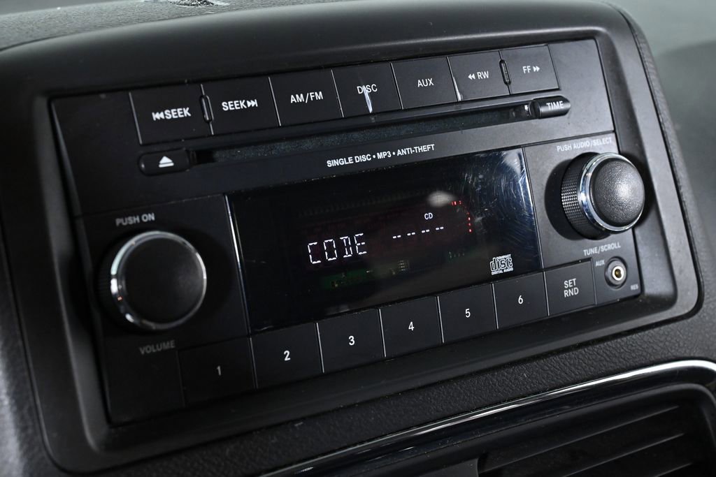 Used 2016 Dodge Grand Caravan SXT image 11