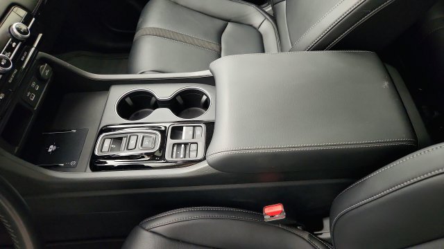 Used 2025 Honda Pilot Touring image 14