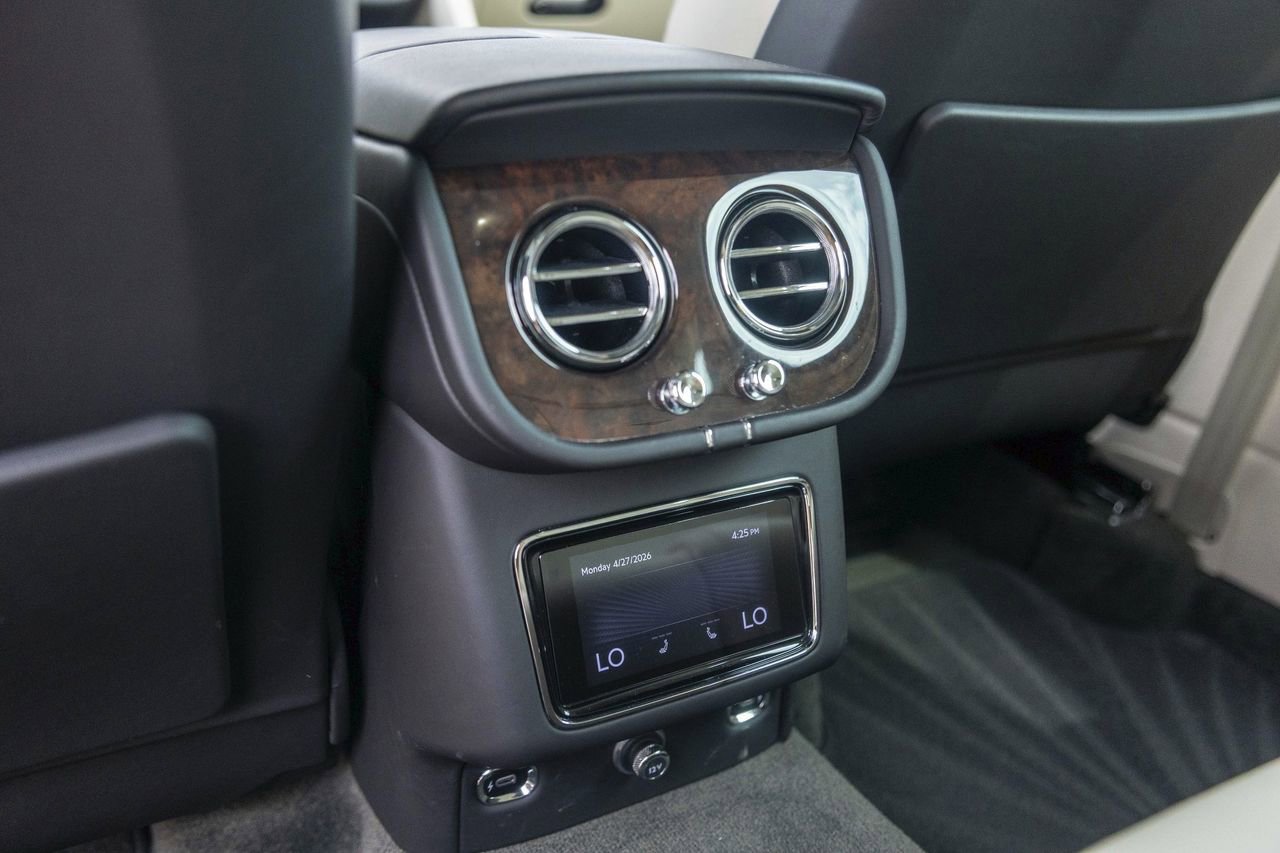 Used 2021 Bentley Bentayga AWD/4WD image 50