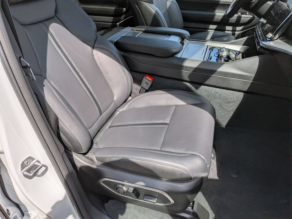 New 2026 Jeep Grand Wagoneer L Limited AWD/4WD image 31