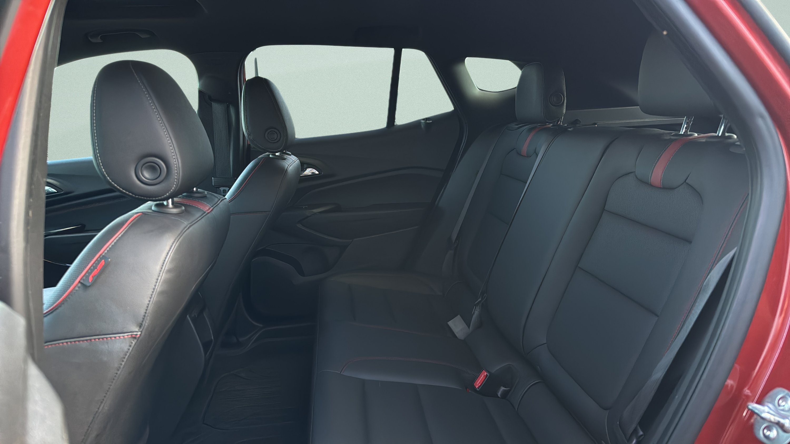 Used 2024 Chevrolet Trax RS w/ Sunroof Package FWD image 26
