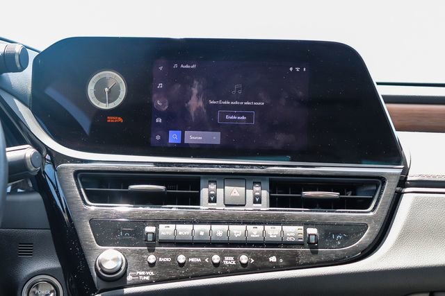 Used 2025 Lexus ES 300h w/ Premium Package FWD image 16