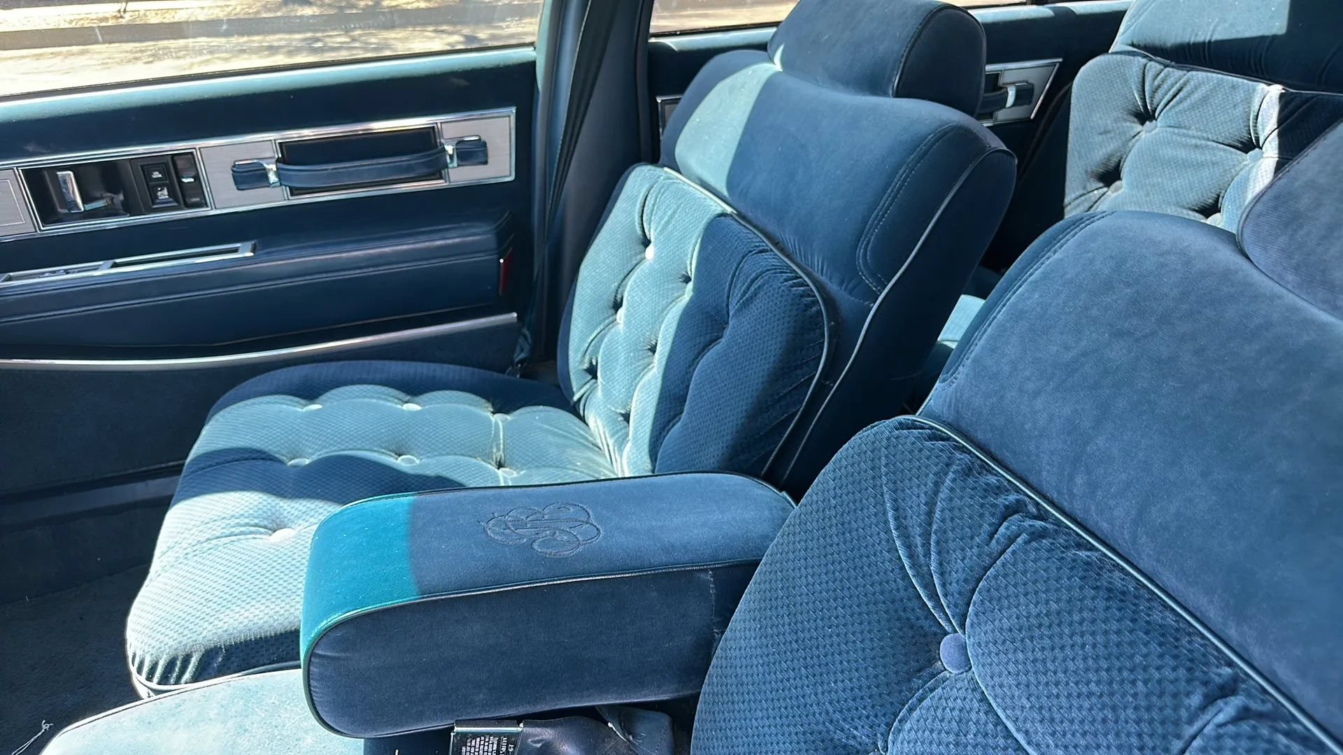 Used 1990 Oldsmobile 88 Royale Brougham FWD image 34