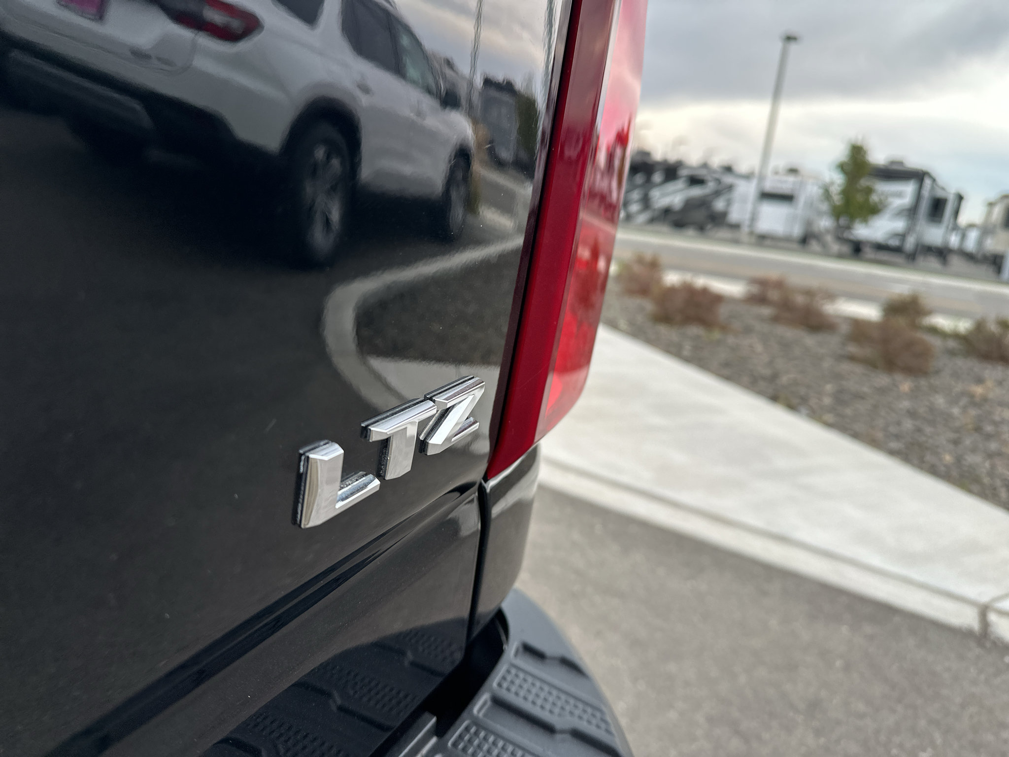 Used 2024 Chevrolet Silverado 3500 LTZ w/ LTZ Plus Package AWD/4WD image 32