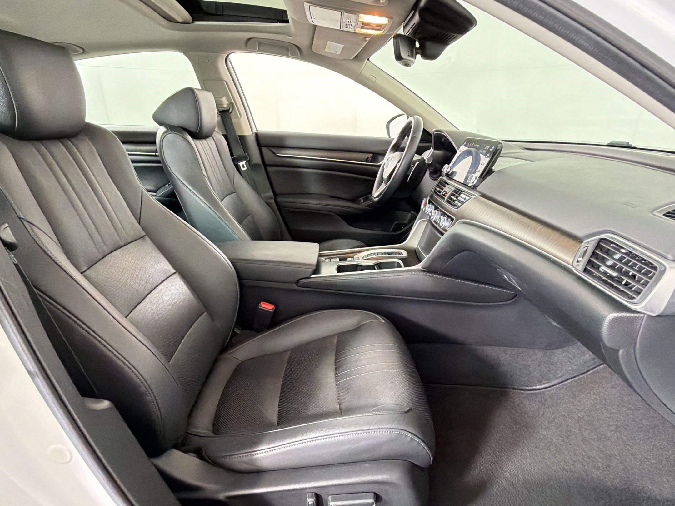 Used 2019 Honda Accord EX-L image 30
