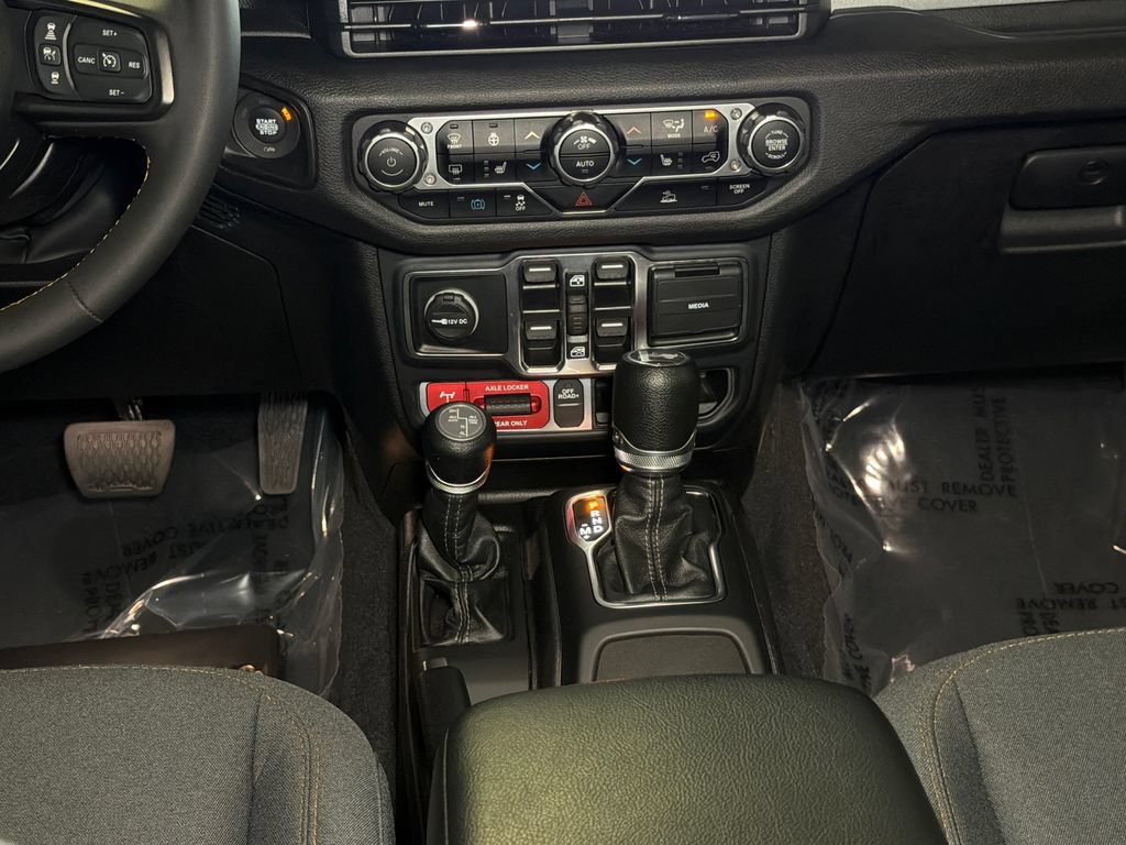 Used 2024 Jeep Wrangler Unlimited AWD/4WD image 20