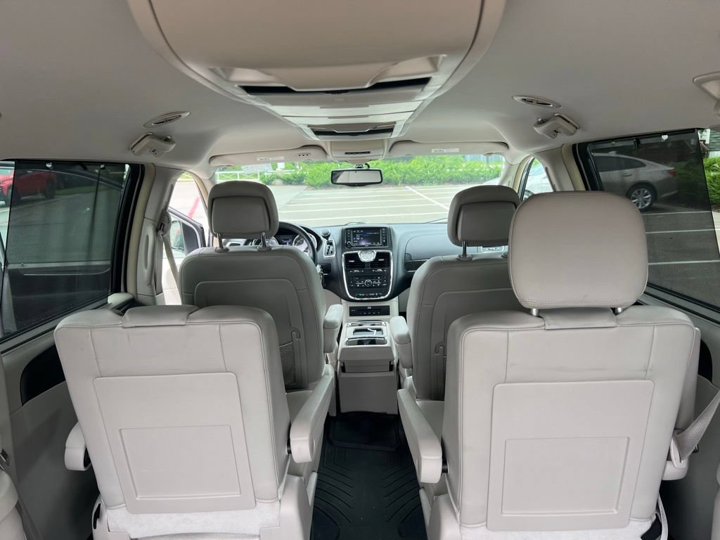 Used 2014 Chrysler Town & Country Touring-L w/ Driver Convenience Group FWD image 21